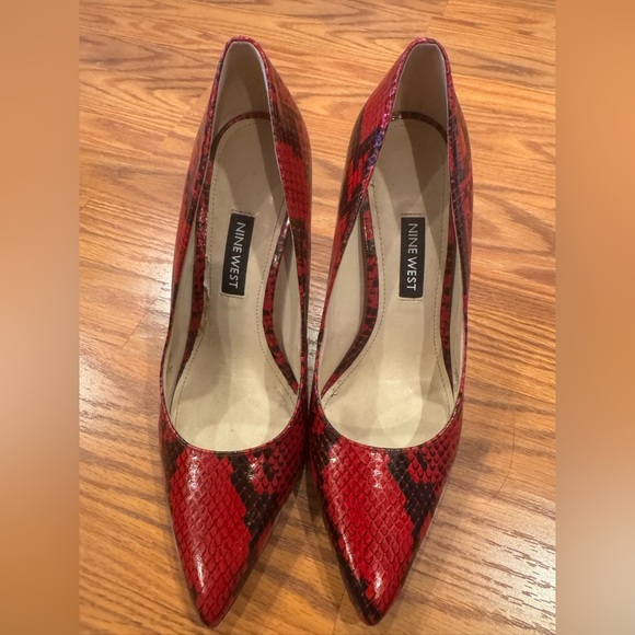 Nine West Shoes - Nine West Tatiana Red and Black Snakeskin Pointy Heels Size 6M